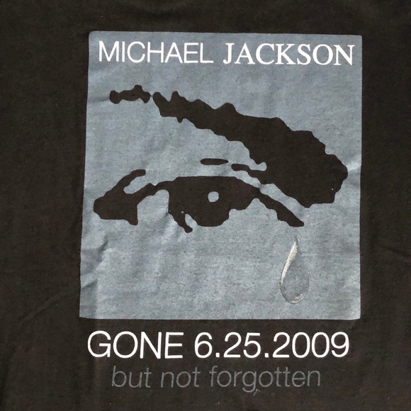 Michael Jackson gone but not forgotten T-shirt M - Picture 2 of 2